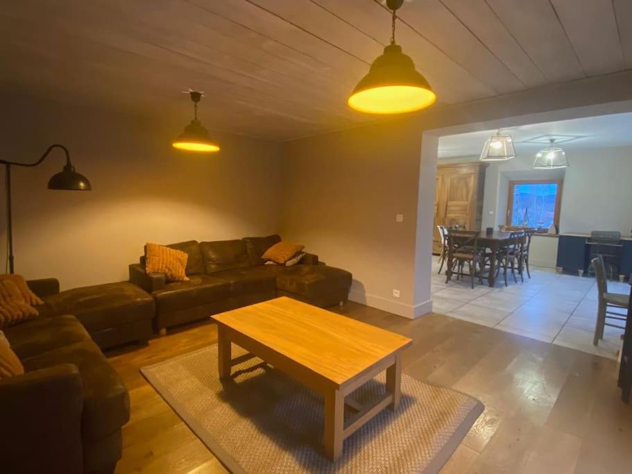 Logement Dans Maison + Exterieur Orchamps-Vennes Экстерьер фото