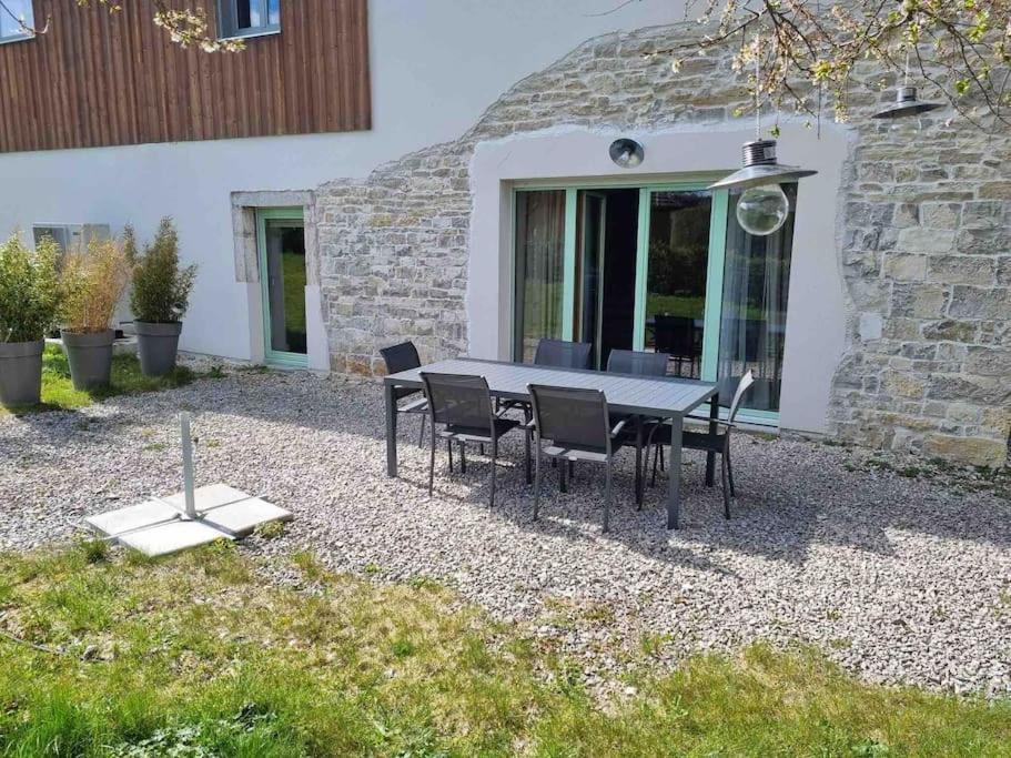 Logement Dans Maison + Exterieur Orchamps-Vennes Экстерьер фото